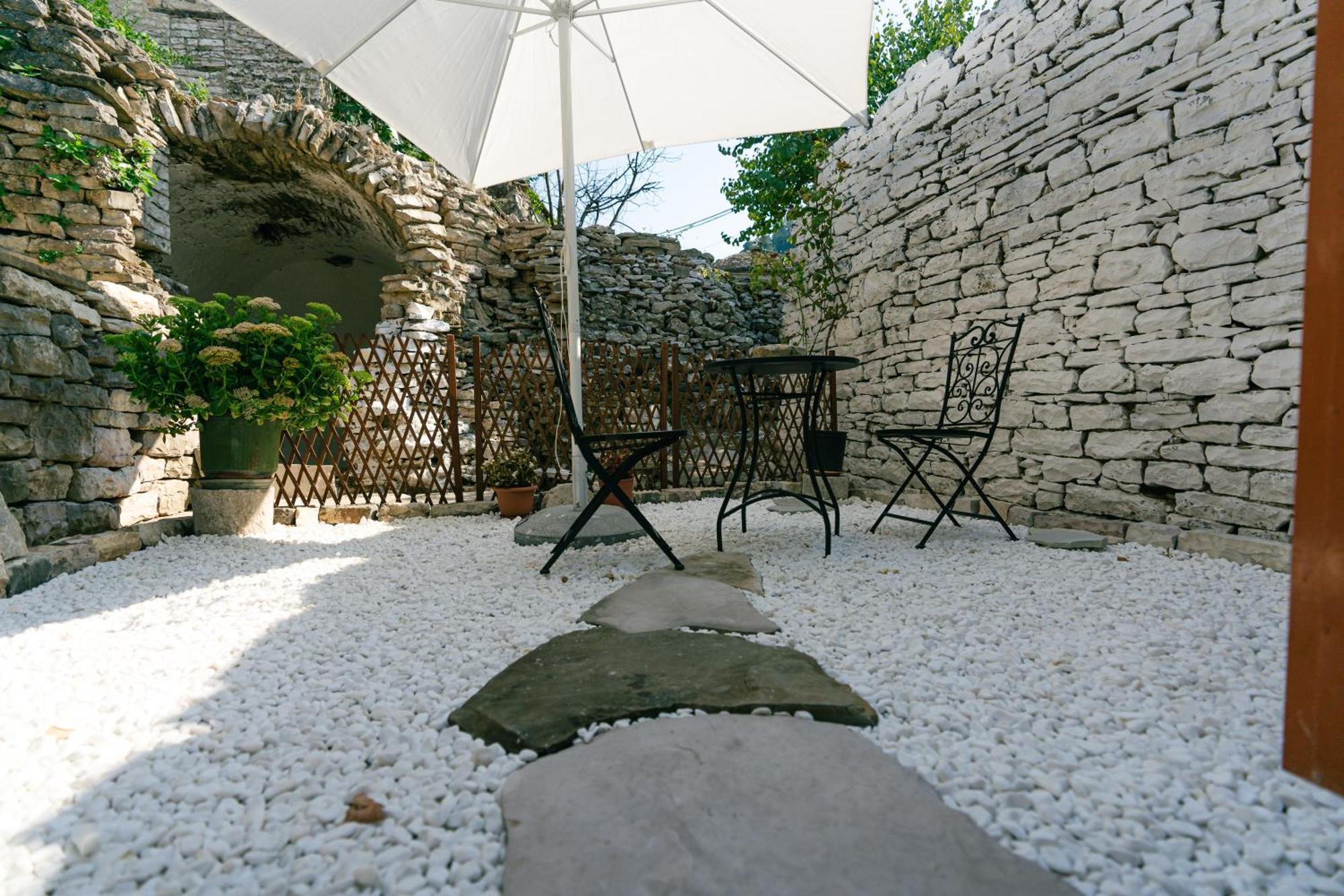 Petrichor Hotel Gjirokaster Phòng bức ảnh